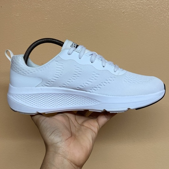 Skechers Go Run Elevate “White Black” - Picture 12 of 17